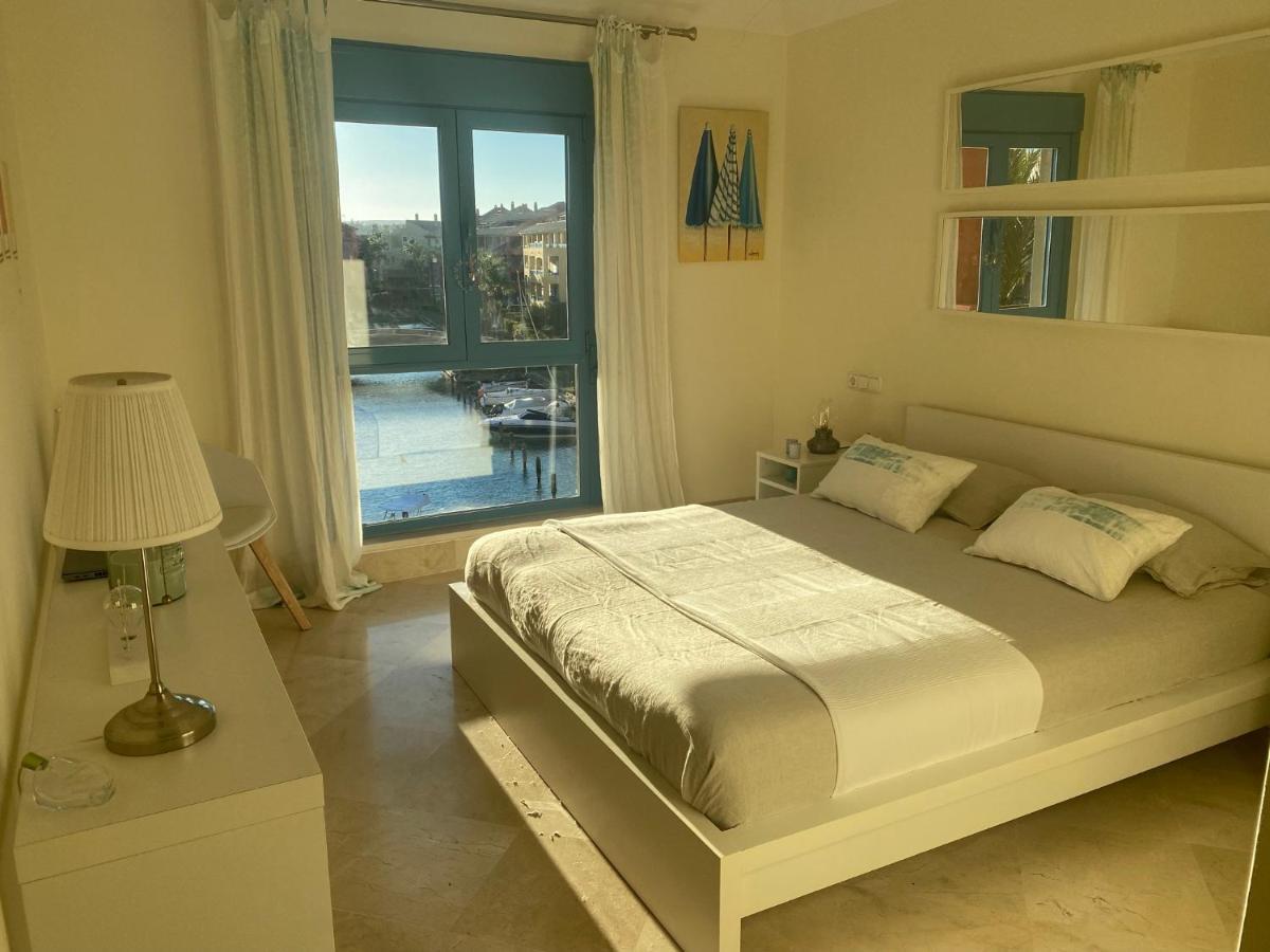 Apartamento Con Terraza Sobre La Marina De Sotogrande San Roque  Bagian luar foto
